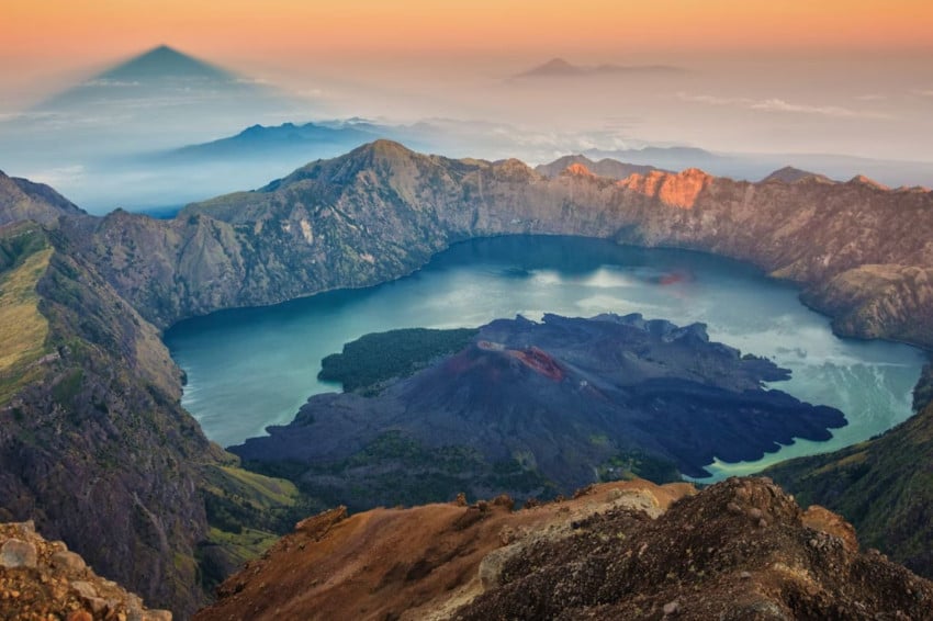 10 Gunung Terindah di Indonesia yang Wajib Masuk Daftar Pendakian